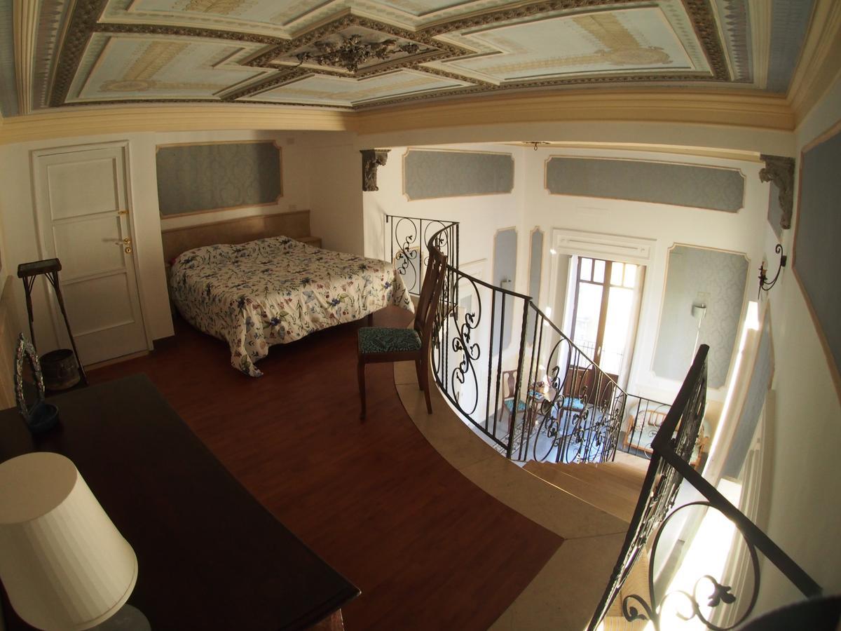 Casa Felice Nel Centro Storico, Tra Etna E Mare Apartamento Catania Exterior foto
